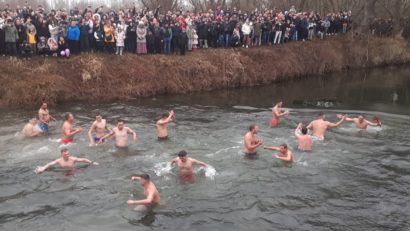 Înotul pentru Sfânta Cruce pe râul Nera – Iordanul Banatului