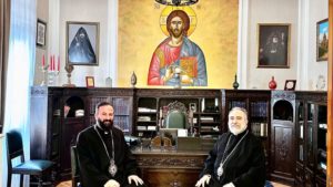 Întâlnirea Preasfințitului Episcop Datev Hagopian cu Episcopul Khoren Arakelyan la Eparhia Armeană din Grecia