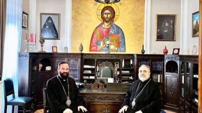 Întâlnirea Preasfințitului Episcop Datev Hagopian cu Episcopul Khoren Arakelyan la Eparhia Armeană din Grecia